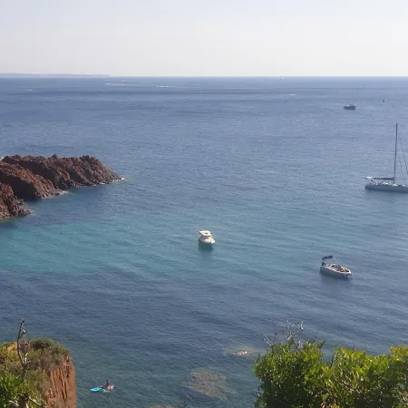 Apartamento T2, Piscine, Parking, Plages à 200m Fréjus