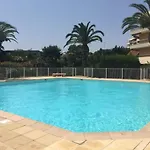 Appartamento T2, Piscine, Parking, Plages à 200m Fréjus