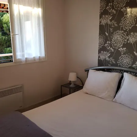 Apartment T2, Piscine, Parking, Plages A 200m *