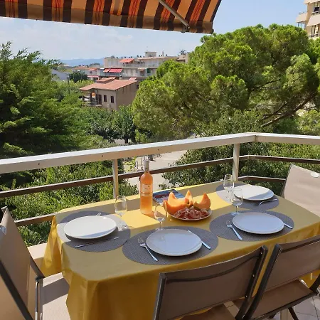 T2, Piscine, Parking, Plages à 200m *