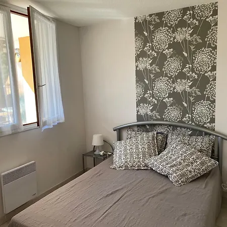 T2, Piscine, Parking, Plages à 200m Fréjus