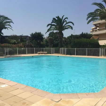 Apartment T2, Piscine, Parking, Plages A 200m Frejus